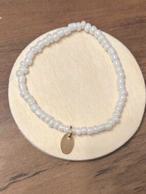 E - Pearl White Beaded Bracelet with Round Silver Charm